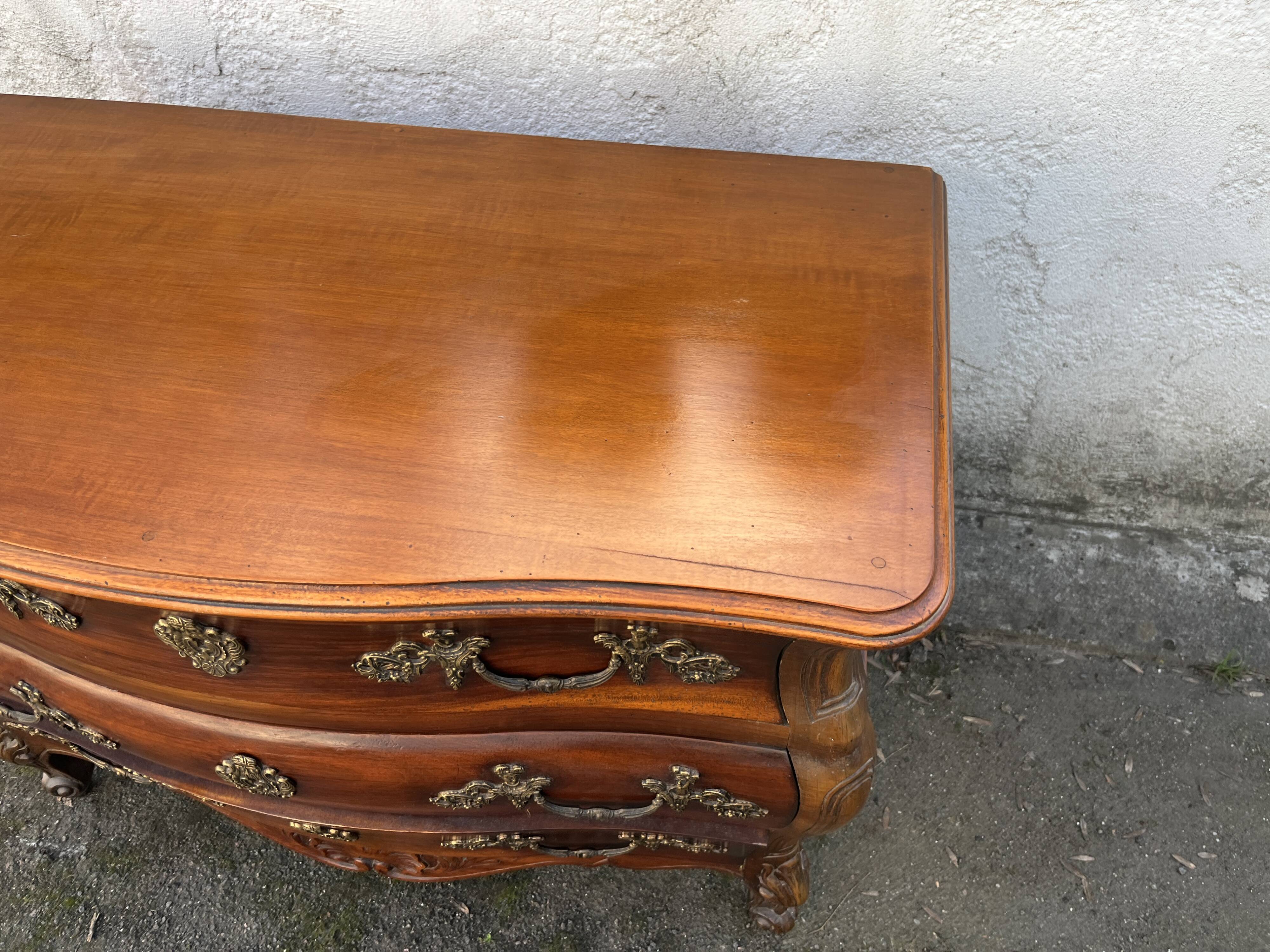 Beautiful Bordeaux chest of drawers