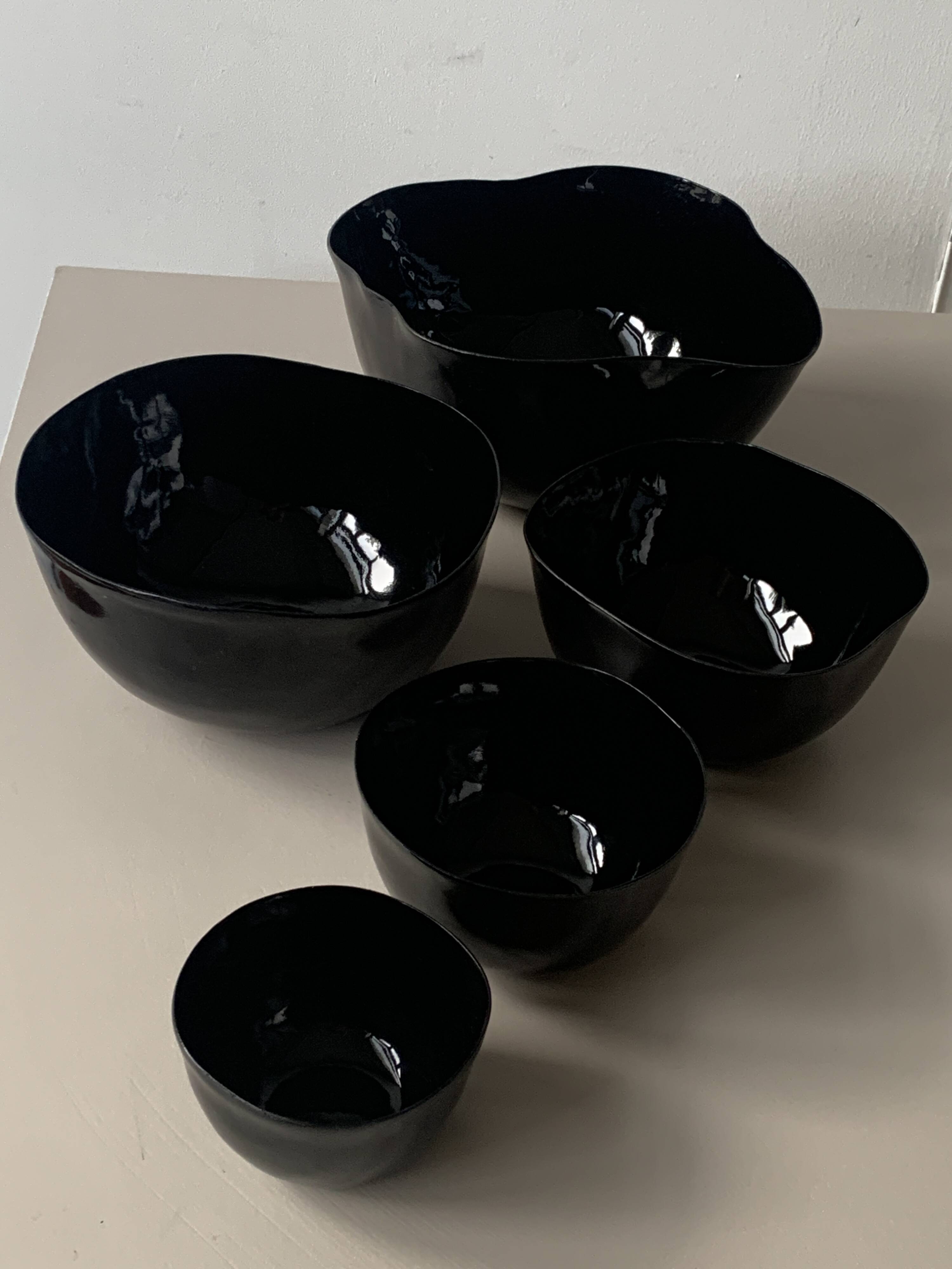 Black lacquer tsé tsé bowls