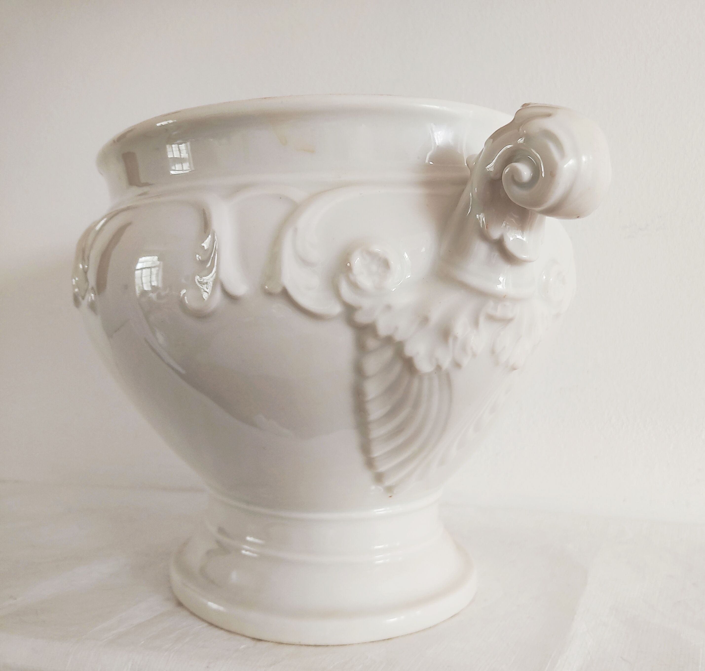 Soupière en porcelaine blanche, fin du 19e
