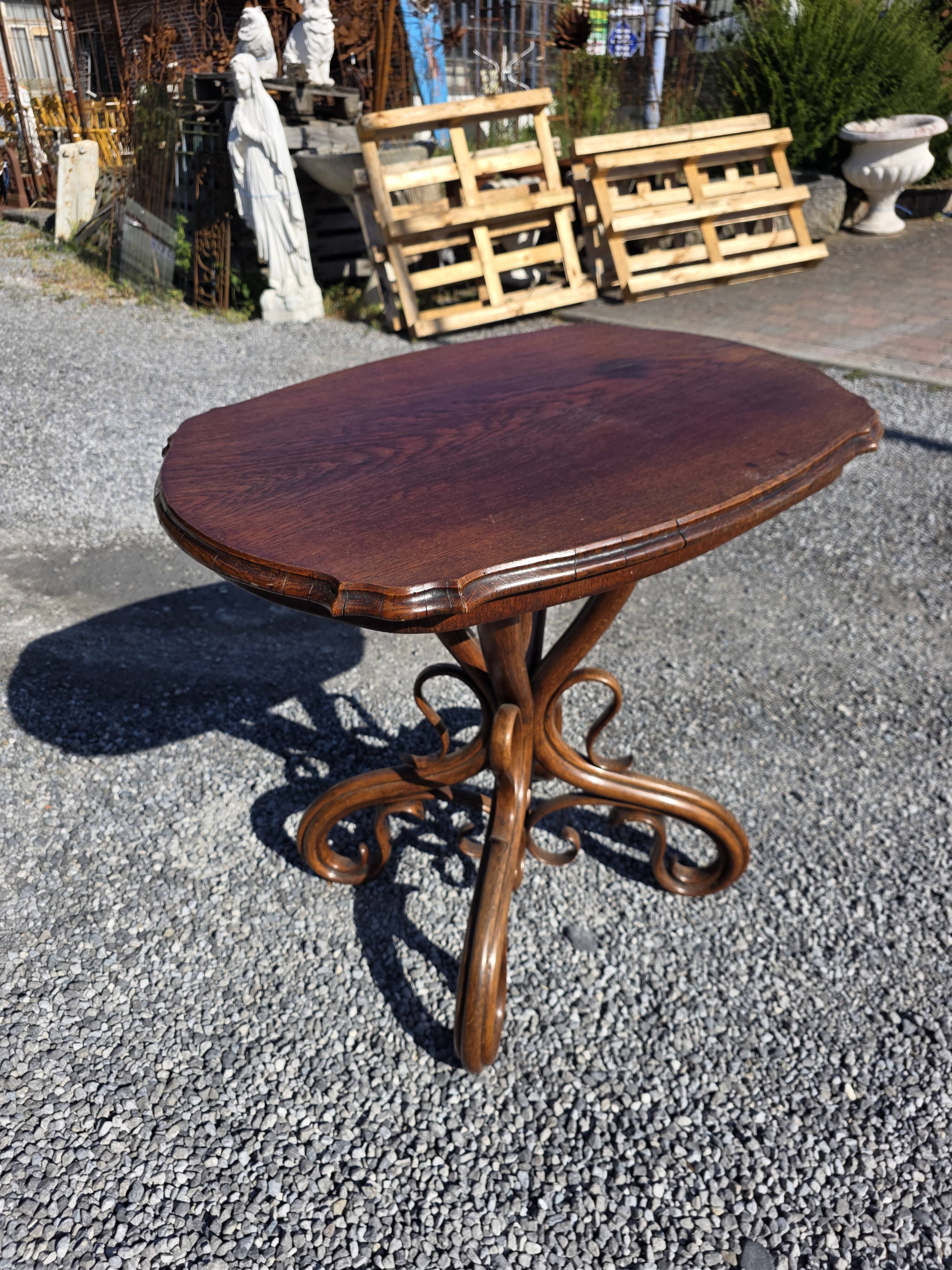 Thonet No. 1 curved wooden side table from the 19th century.
