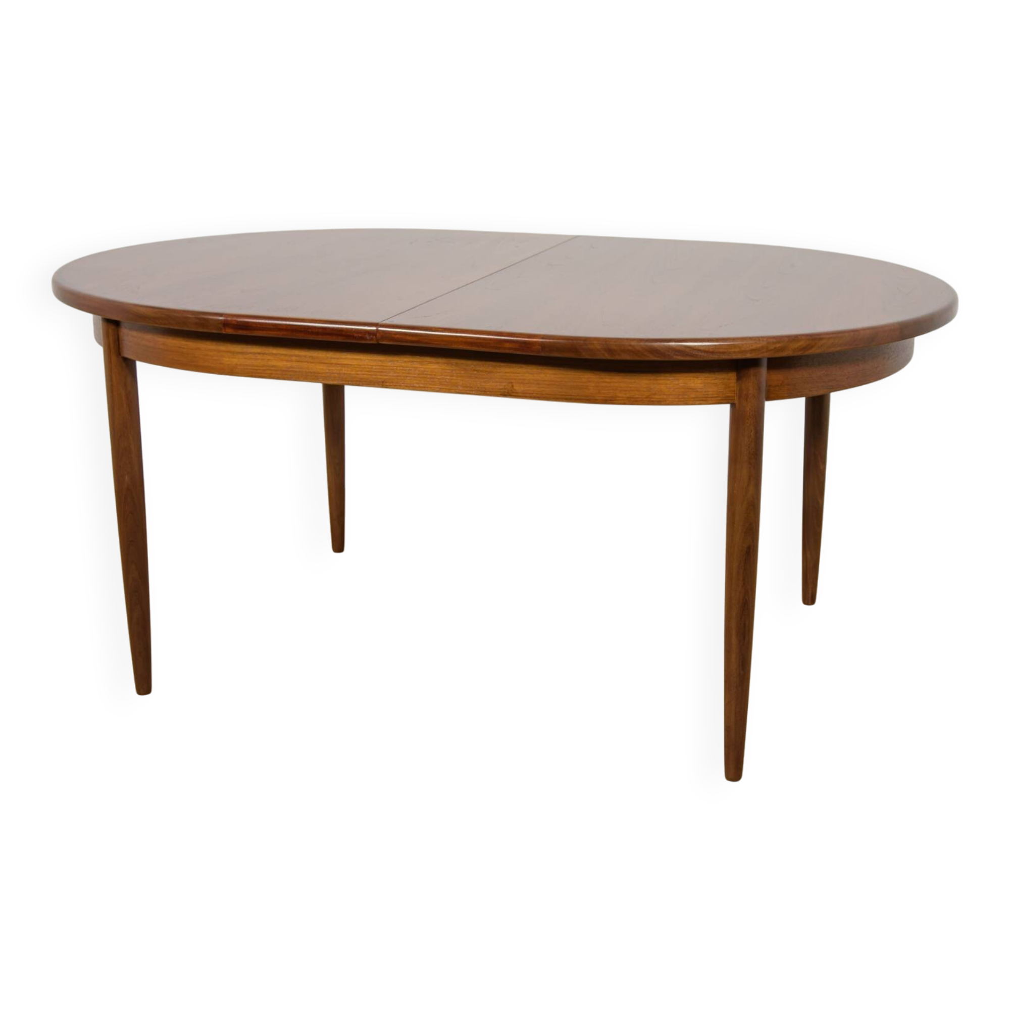 Mid-Century Modern Oval Dining Table in Teak from G-Plan, United Kngdom.