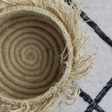 Fringed basket in raffia