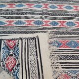 Tapis blanc à motifs multicolores fait main 200x110cm