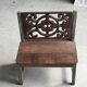 Mini banc à dossier sculpté à motif de rosace et volutes H59 L51