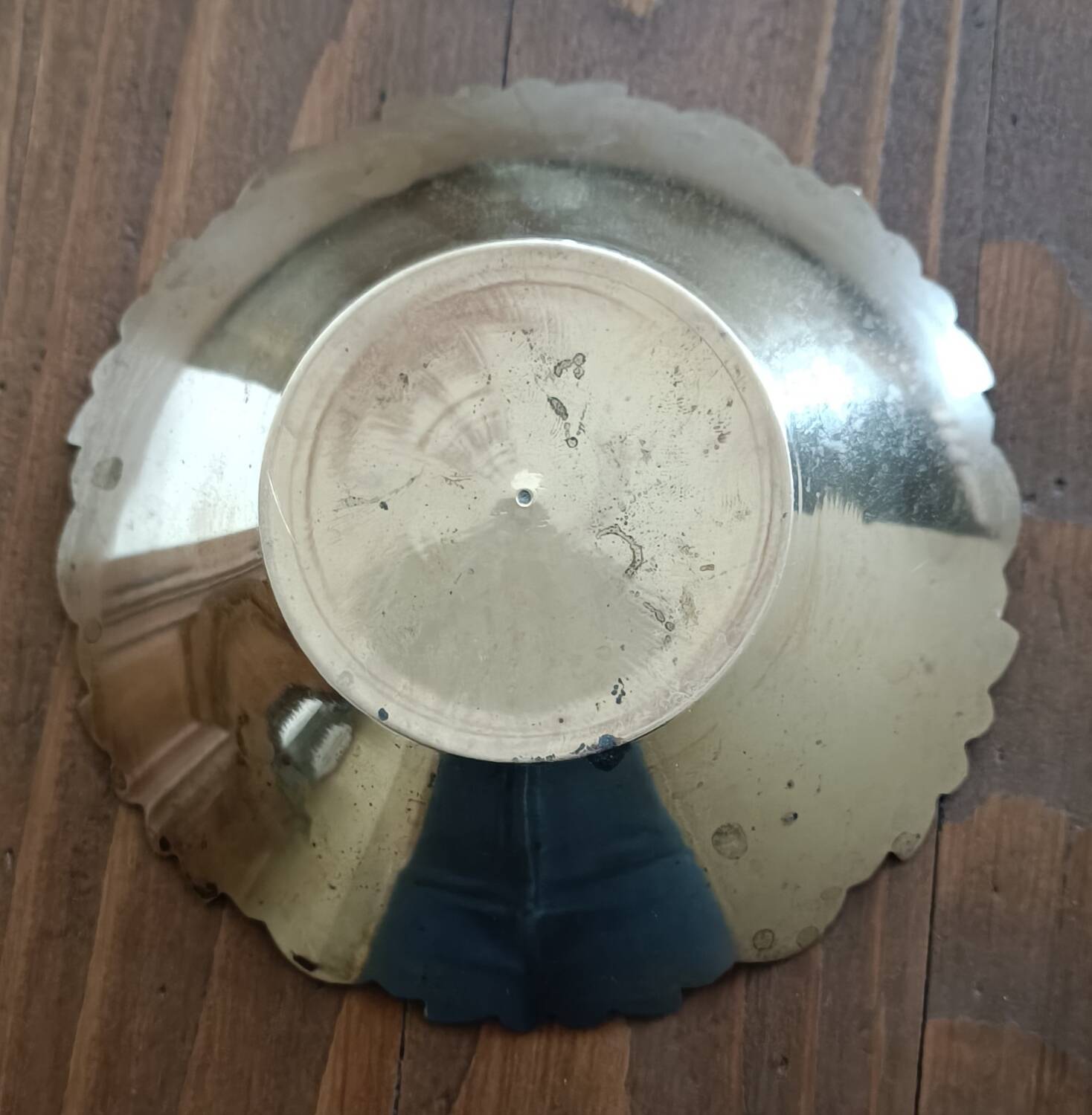Enameled brass pocket emptier
