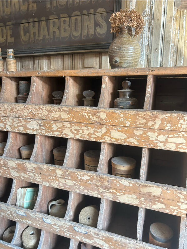 Ancien meuble grainetier à casiers
