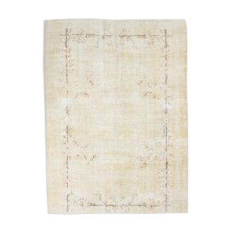 Faded beige classic vintage rug