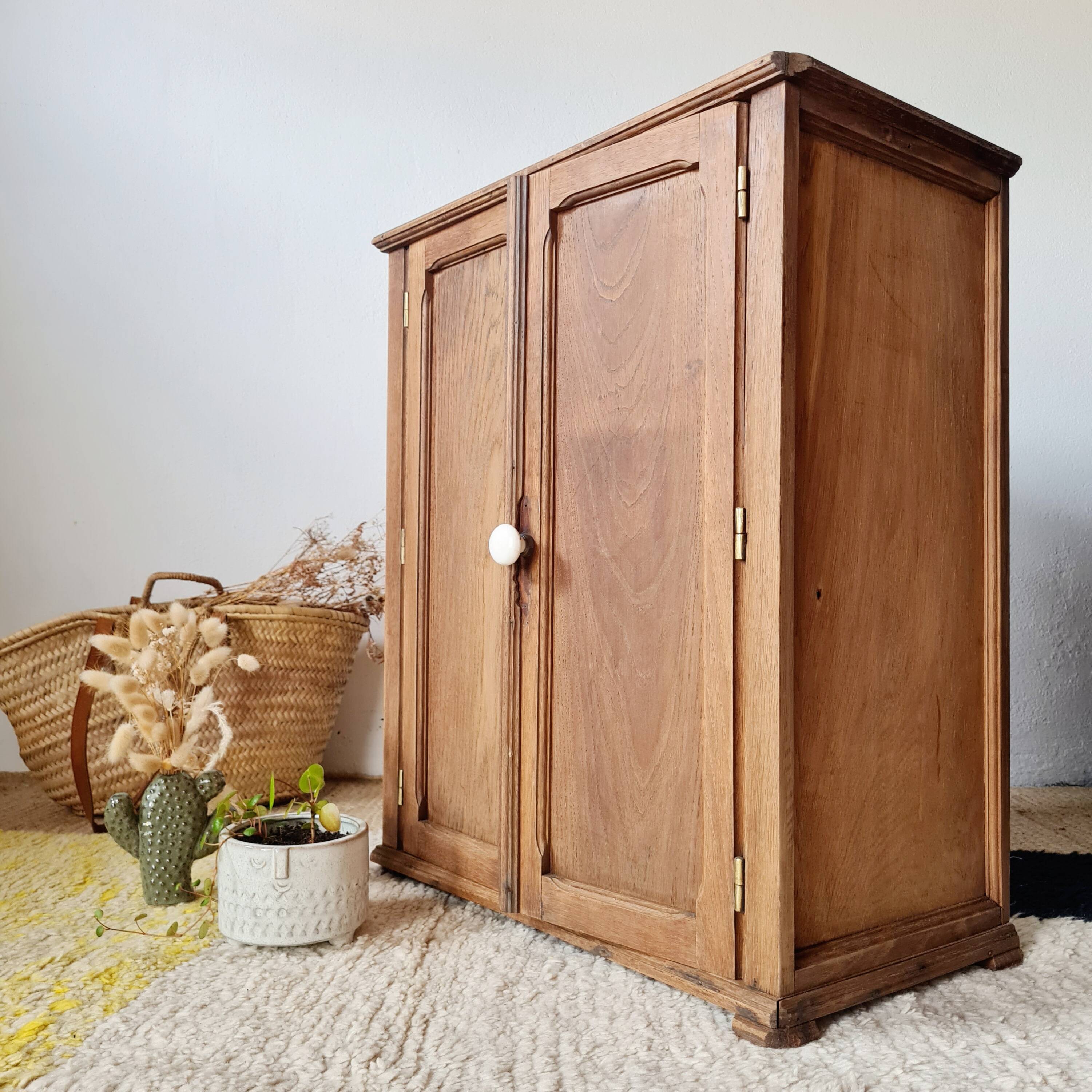 Small Parisian oak wardrobe with its porcelain knob.