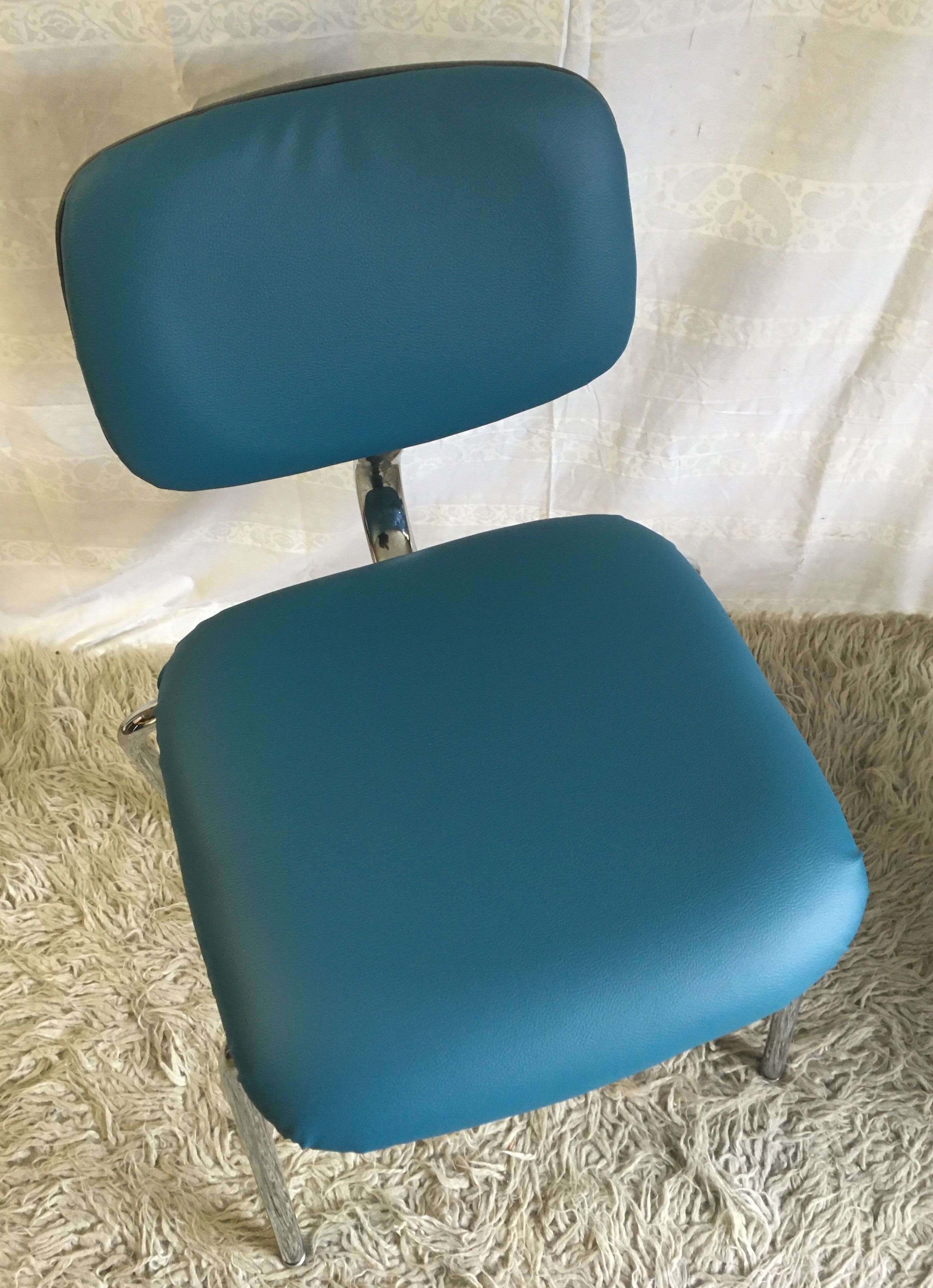Blue strafor steelcase chair 70
