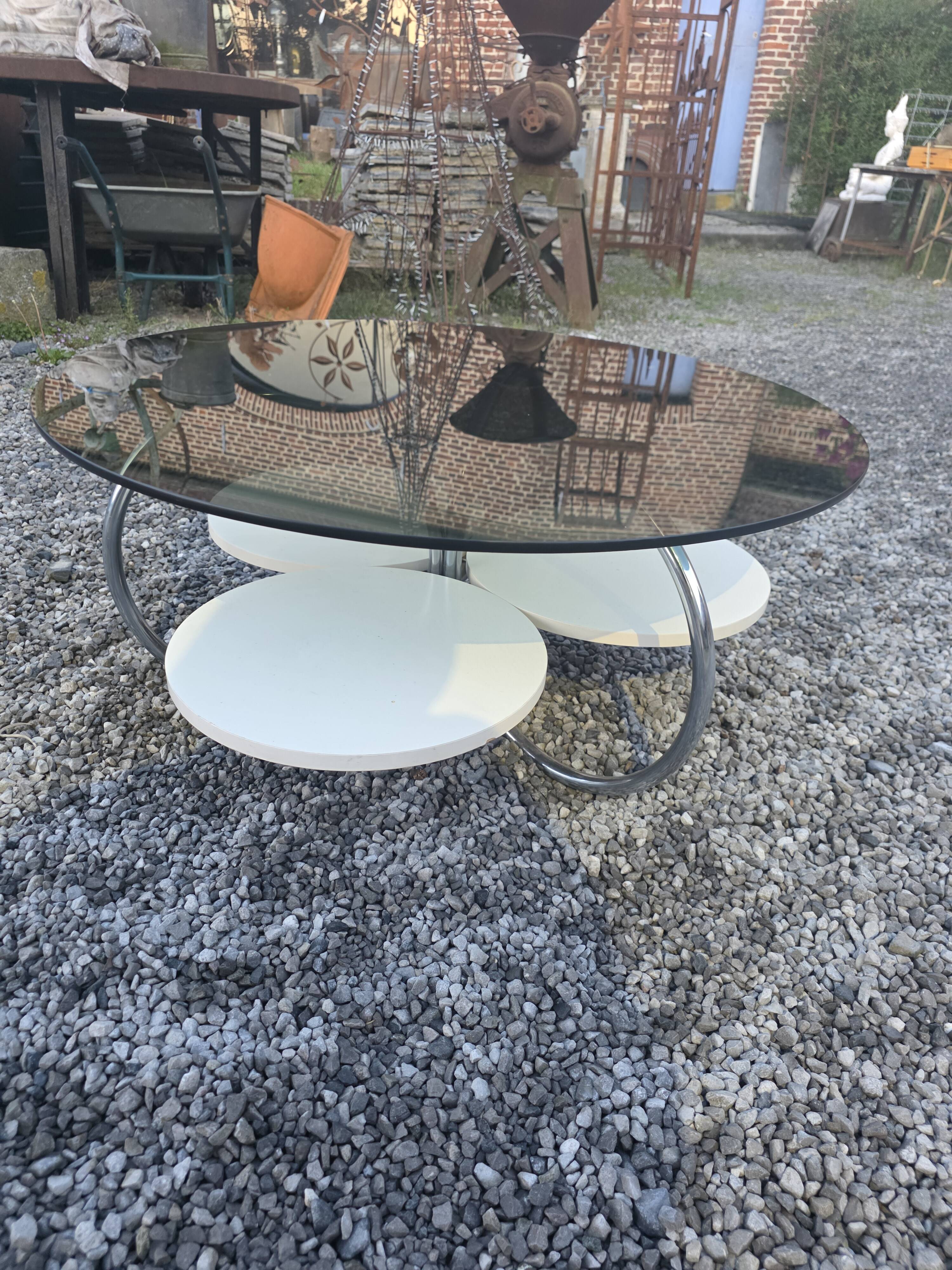 Table basse en verre fumé pied chromé des années 70