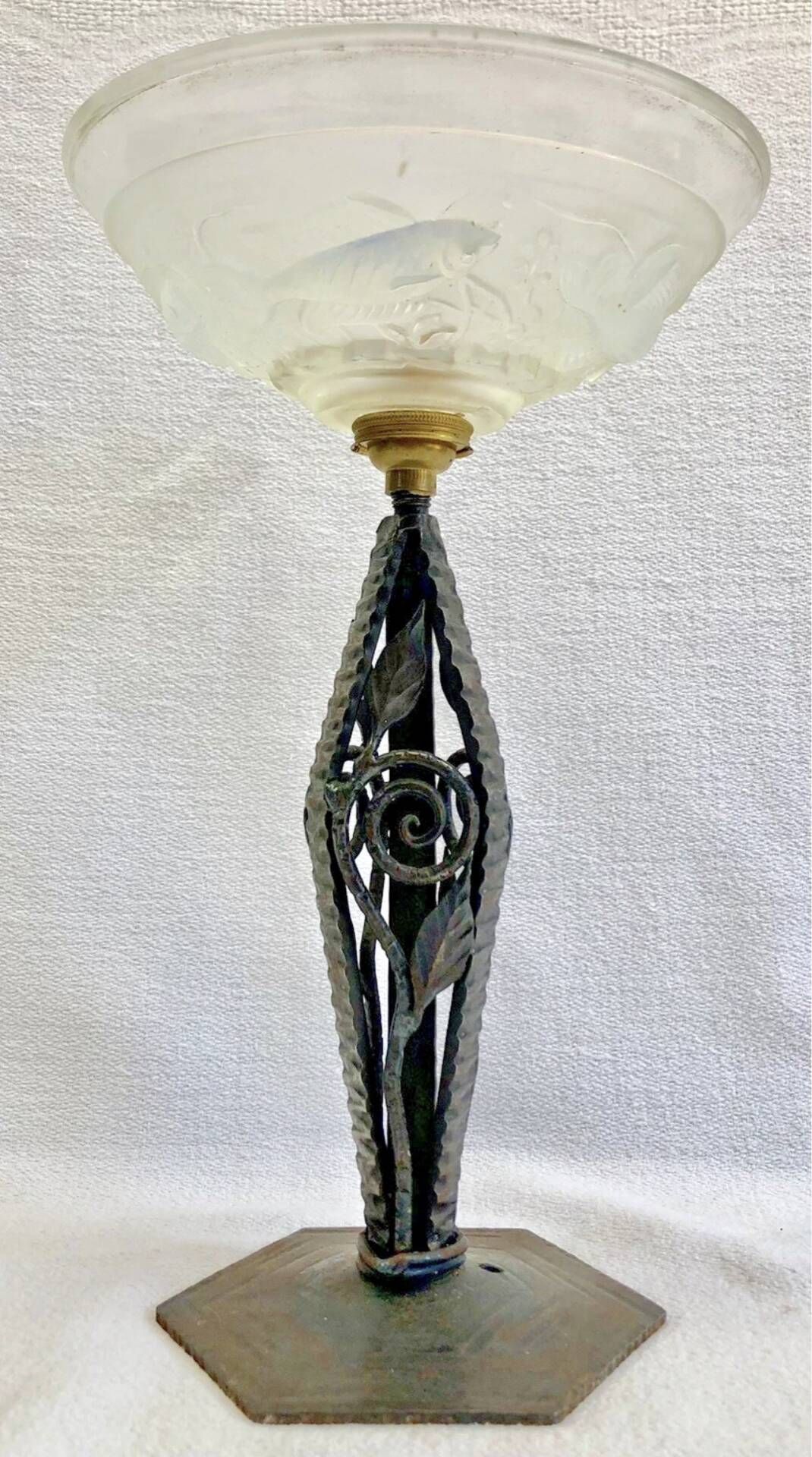 Art Deco lamp 1930 wrought iron opalescent glass fish Ezan