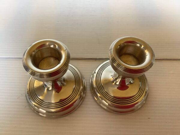 Paire petits bougeoirs en argent avec poinçons