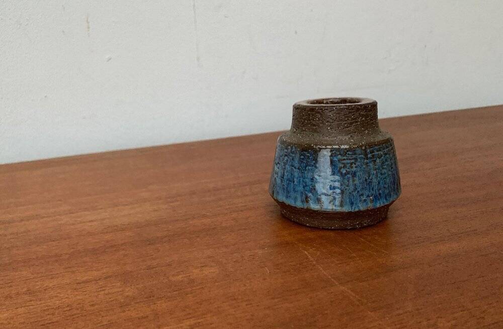 Minimalist studio pottery vase from mid-century Danish artist Michael Andersen, Bornholm, 1960s.
