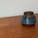 Minimalist studio pottery vase from mid-century Danish artist Michael Andersen, Bornholm, 1960s.