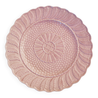 Plat en barbotine rose pâle