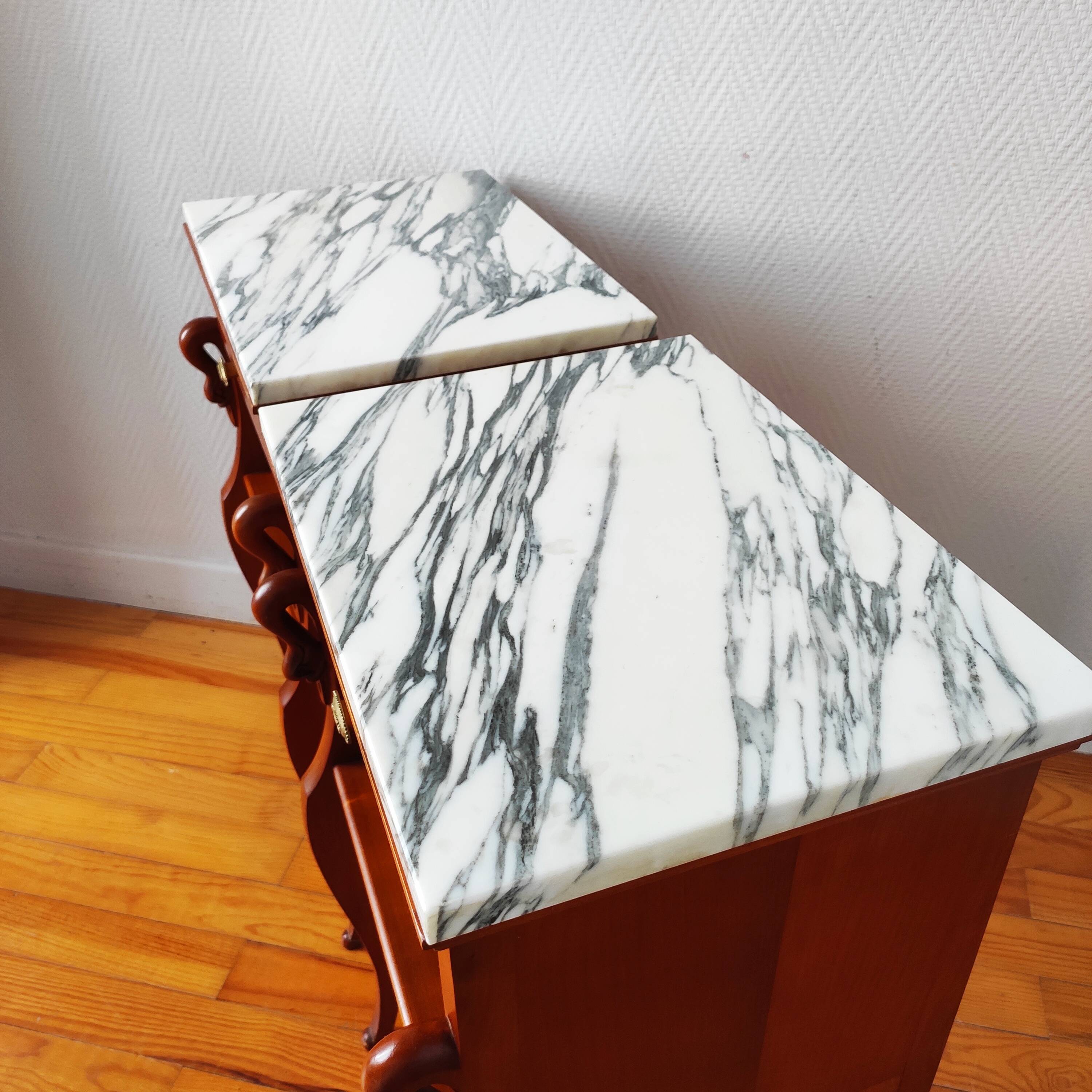 Paire de tables de chevet