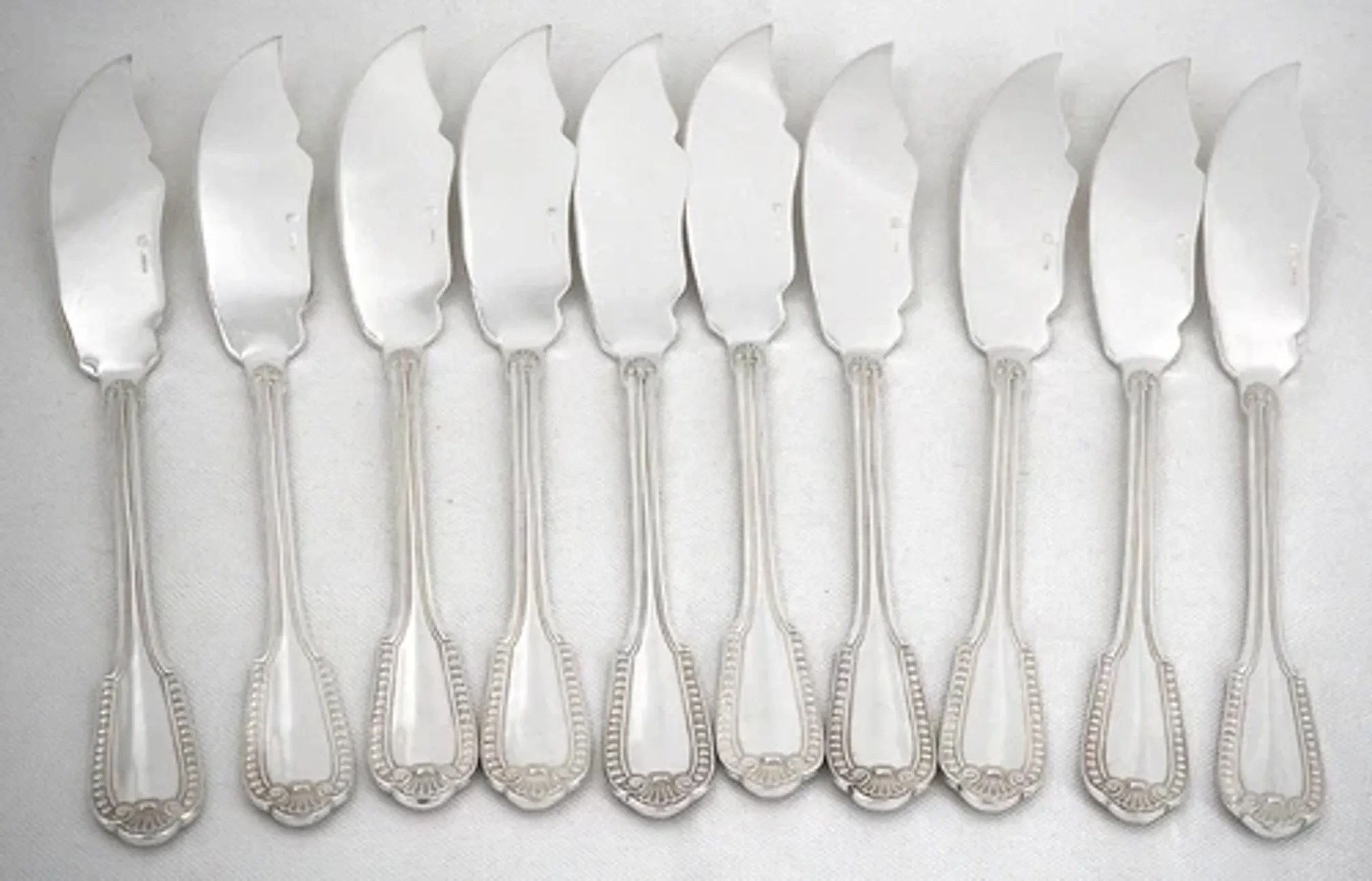 Boulenger Godrons 10 fish cutlery sets, 20 pieces silver-plated metal in excellent condition.