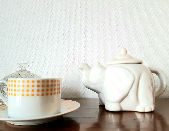 Théière vintage éléphant en céramique
