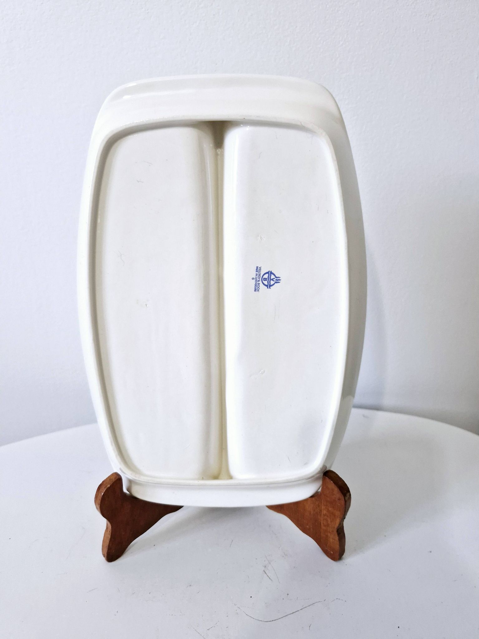 Partitioned plate in porcelain, dandelion model, Villeroy and Boch.