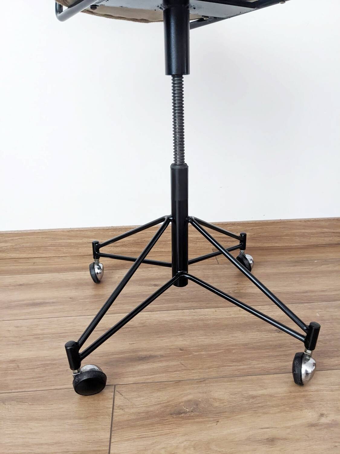 Pierre Paulin office chair