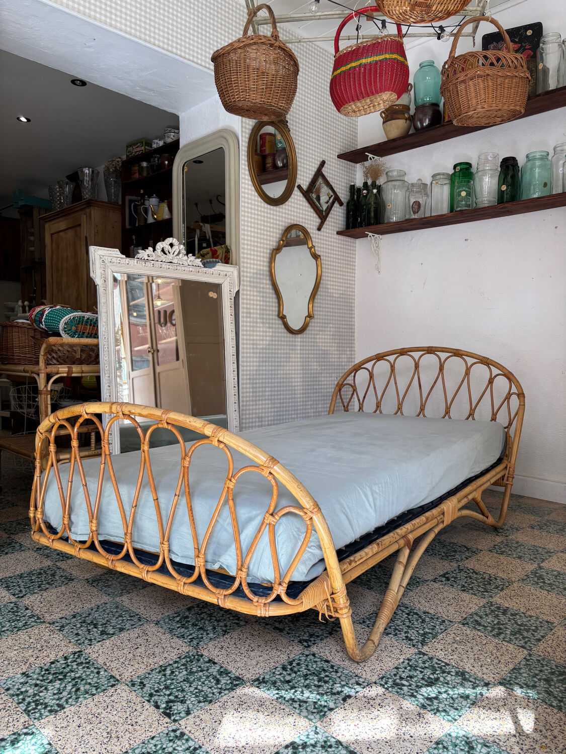 Rattan bed