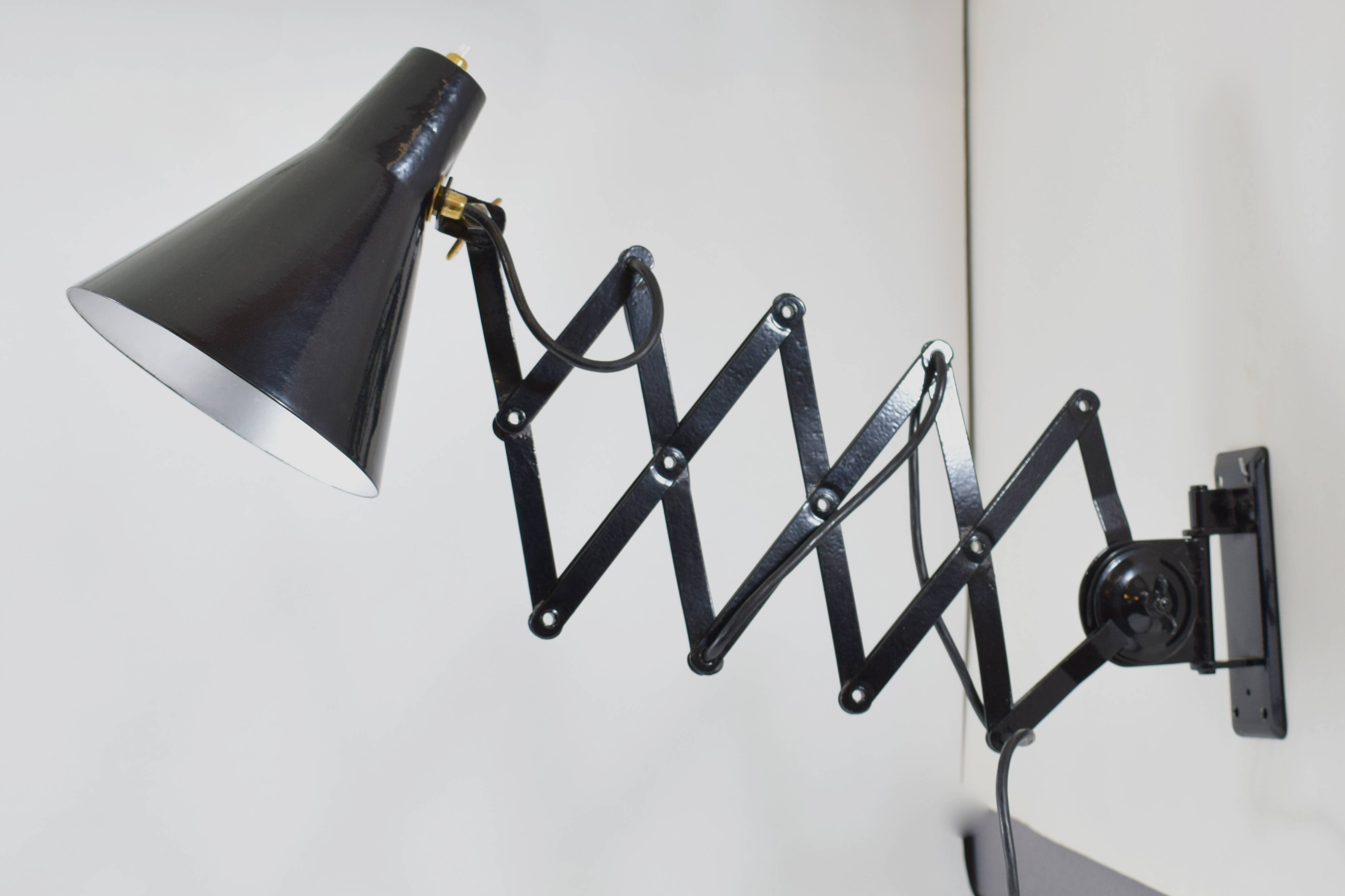 Vintage industrial extendable wall lamp