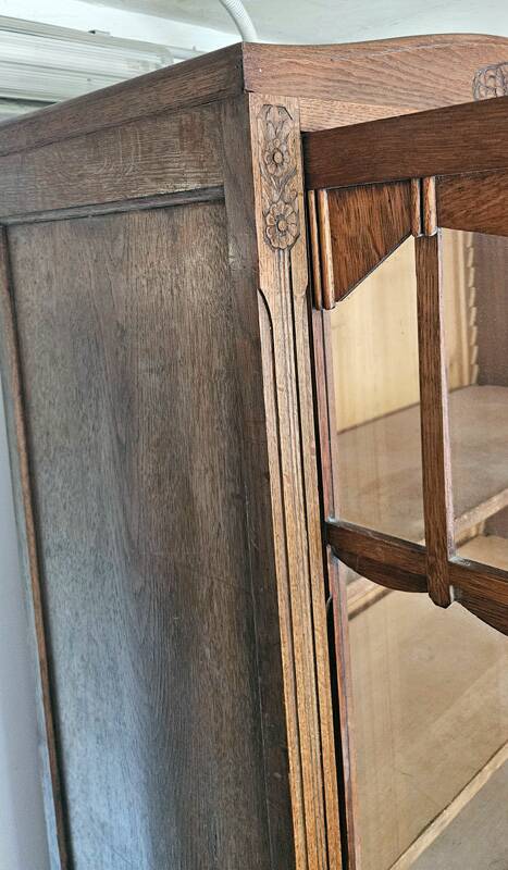 Parisian display cabinet in solid oak – 1950s – Authentic charm