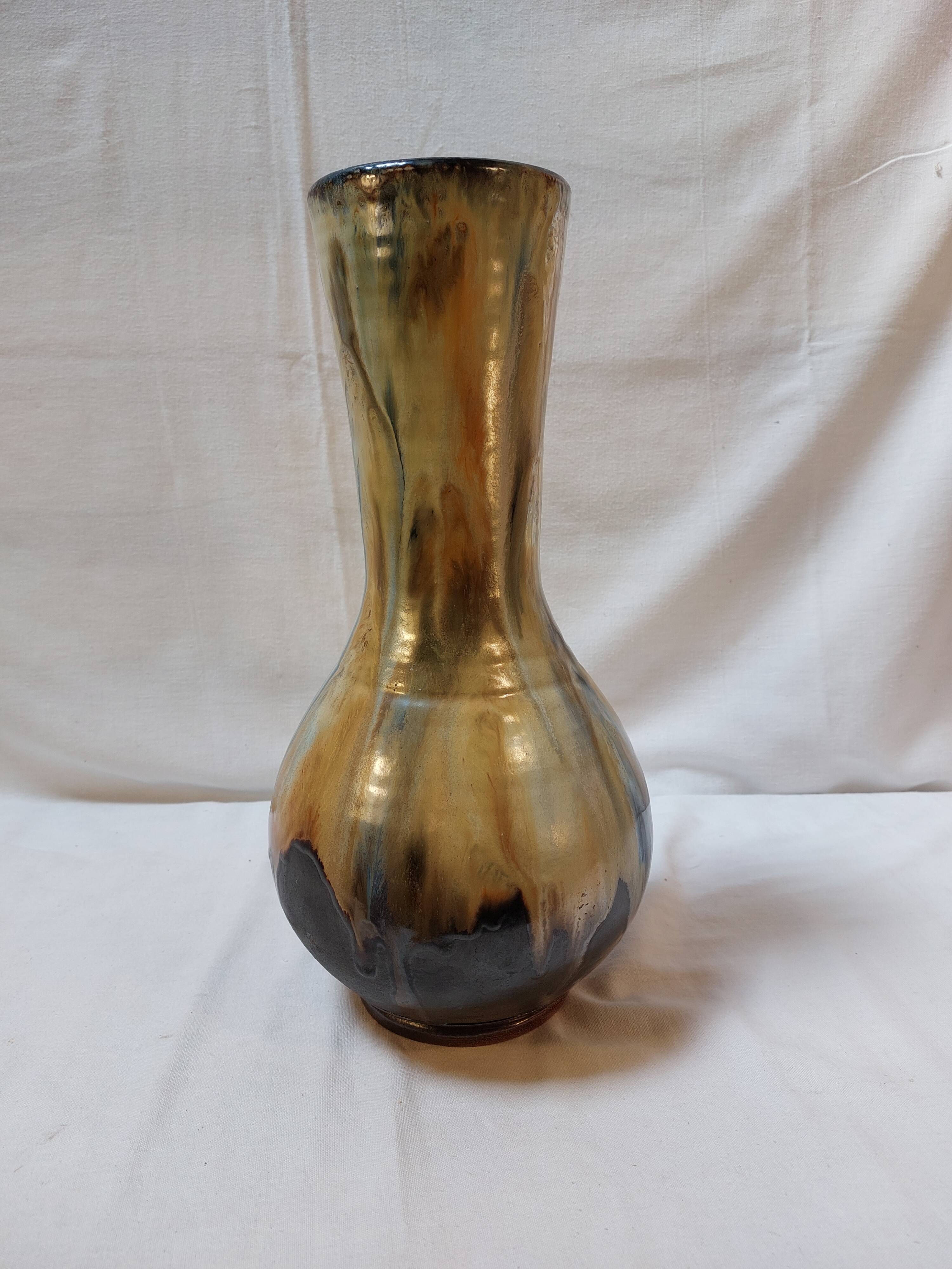 Large vase in flamed Boufflioux sandstone signed GUÉRIN - 1930s