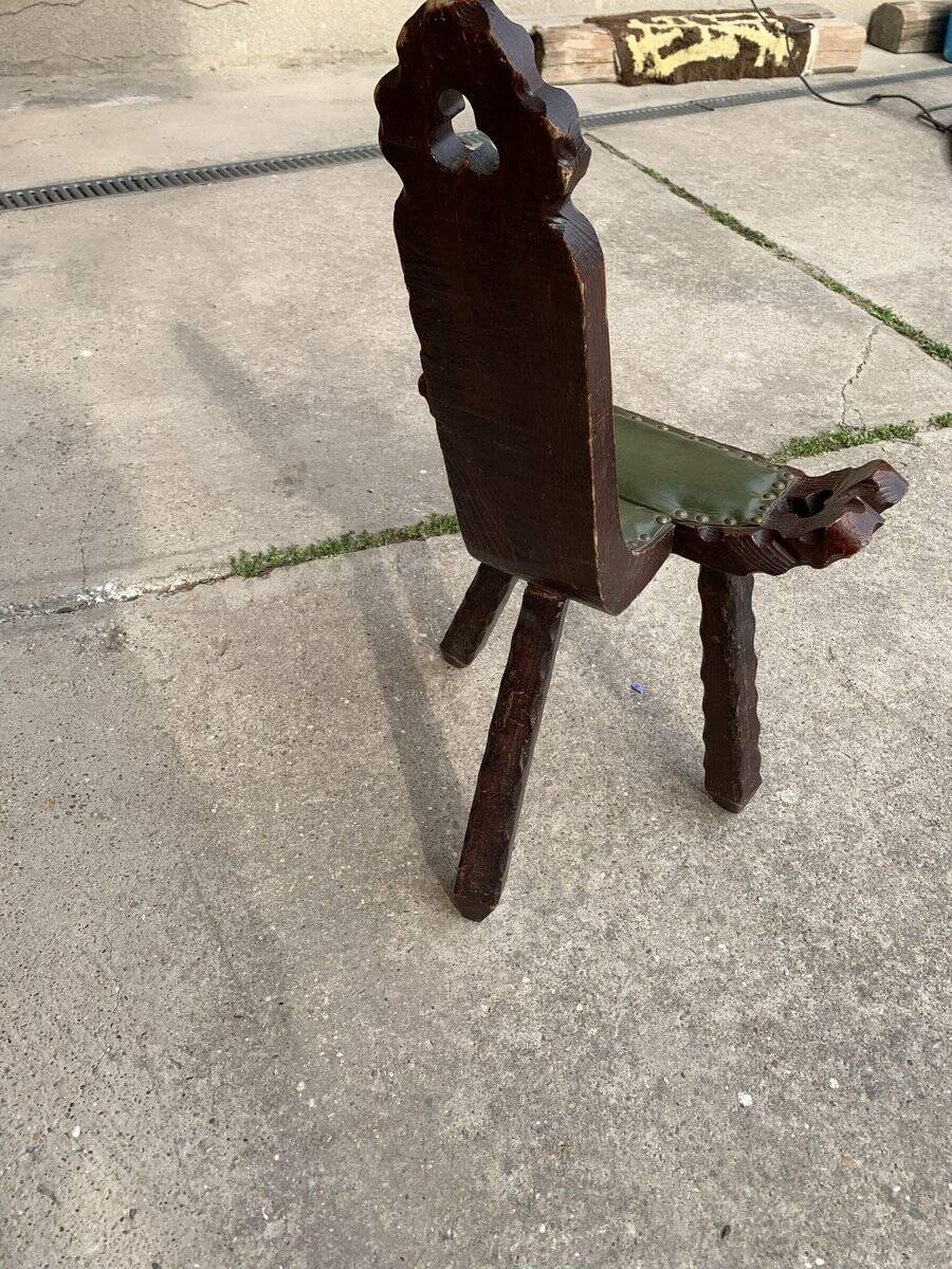 Spanish brutalist chair in solid wood and olive green leather, 1950s.