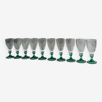 Set of 10 stemmed glasses in green colored sterilized glass
