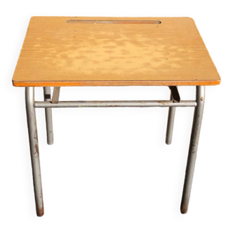 Simple school desk
