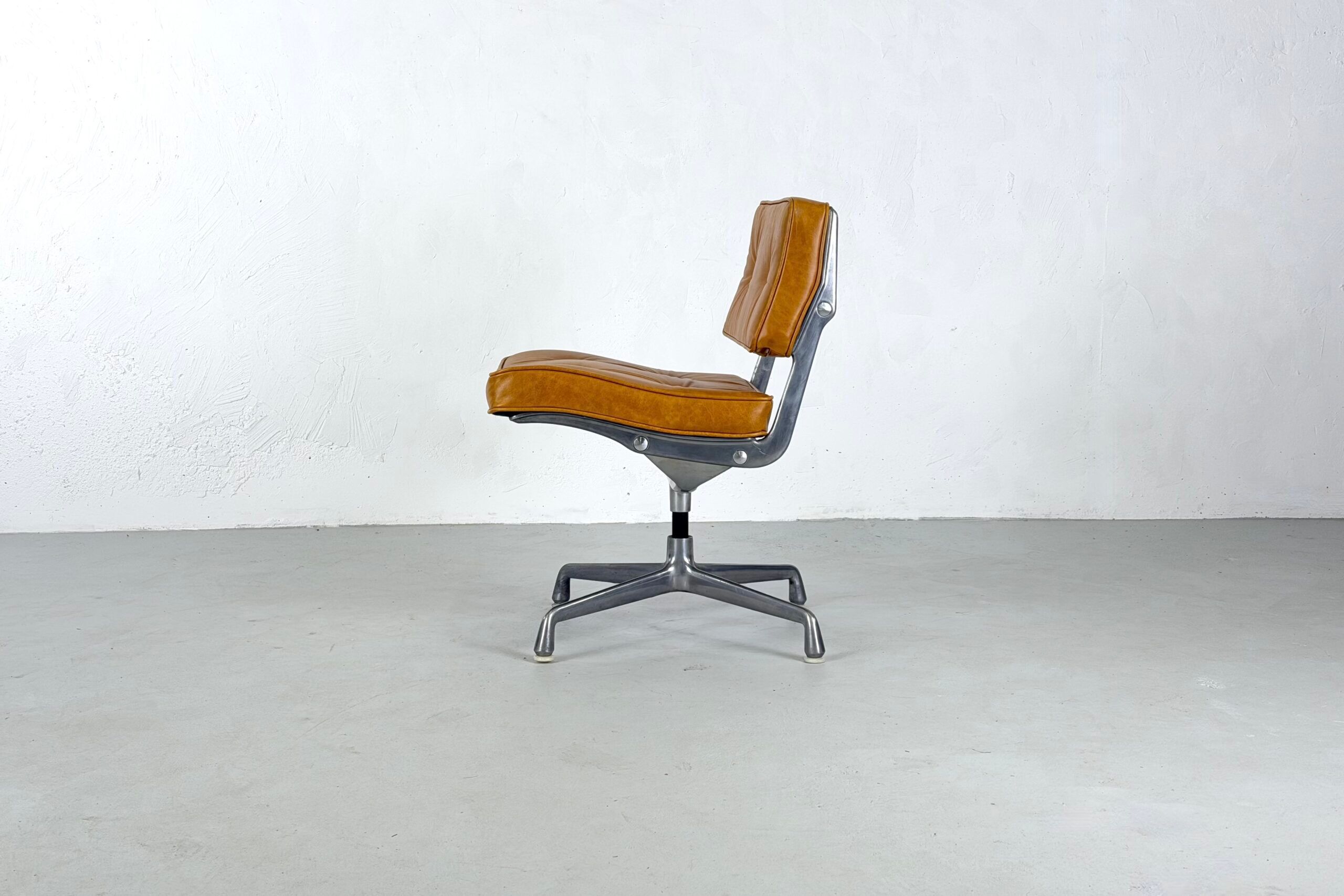 ES101 office chair / Intermediate by Charles & Ray Eames for Herman Miller – 1968
