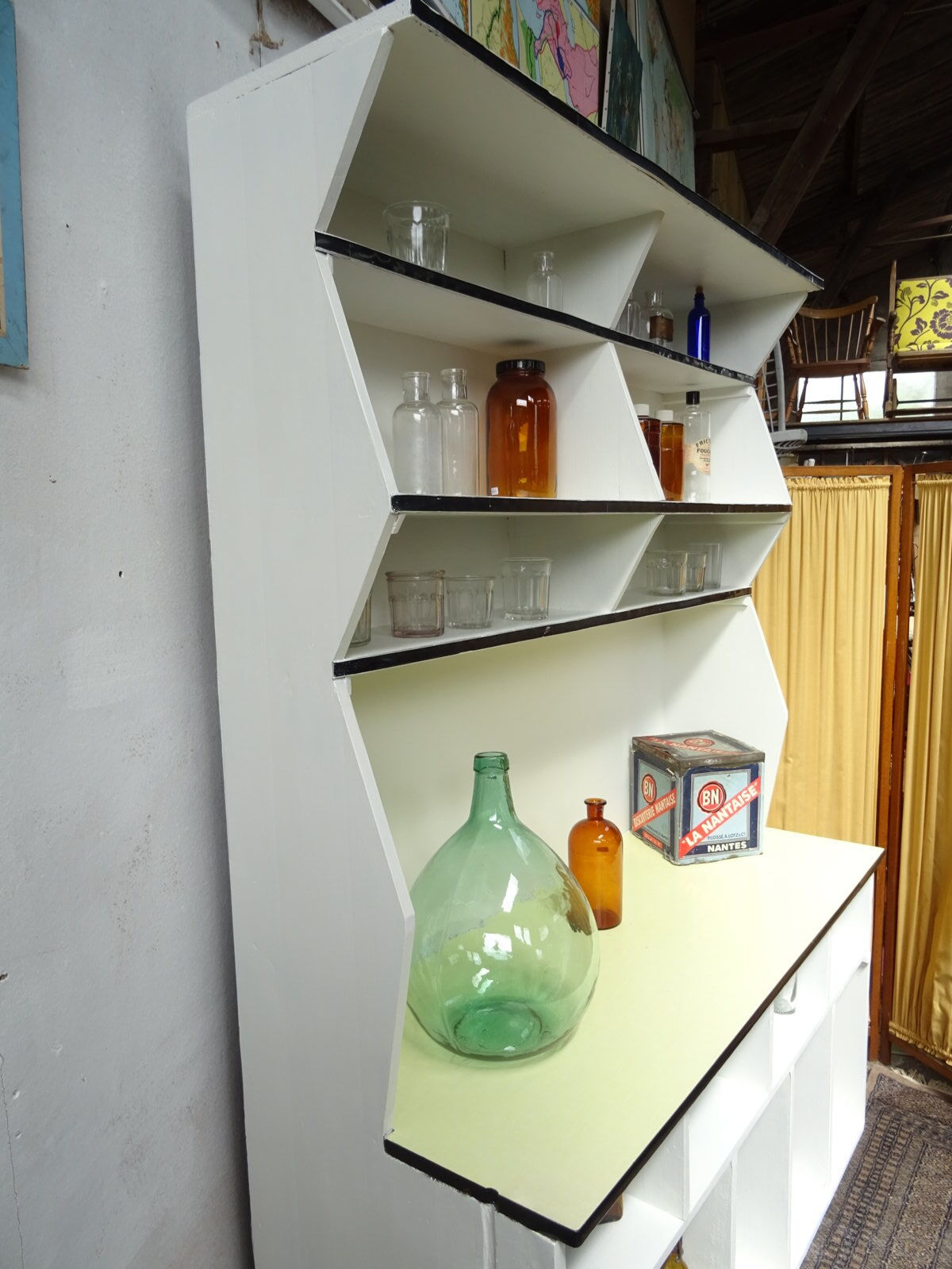 Grocery shelf counter