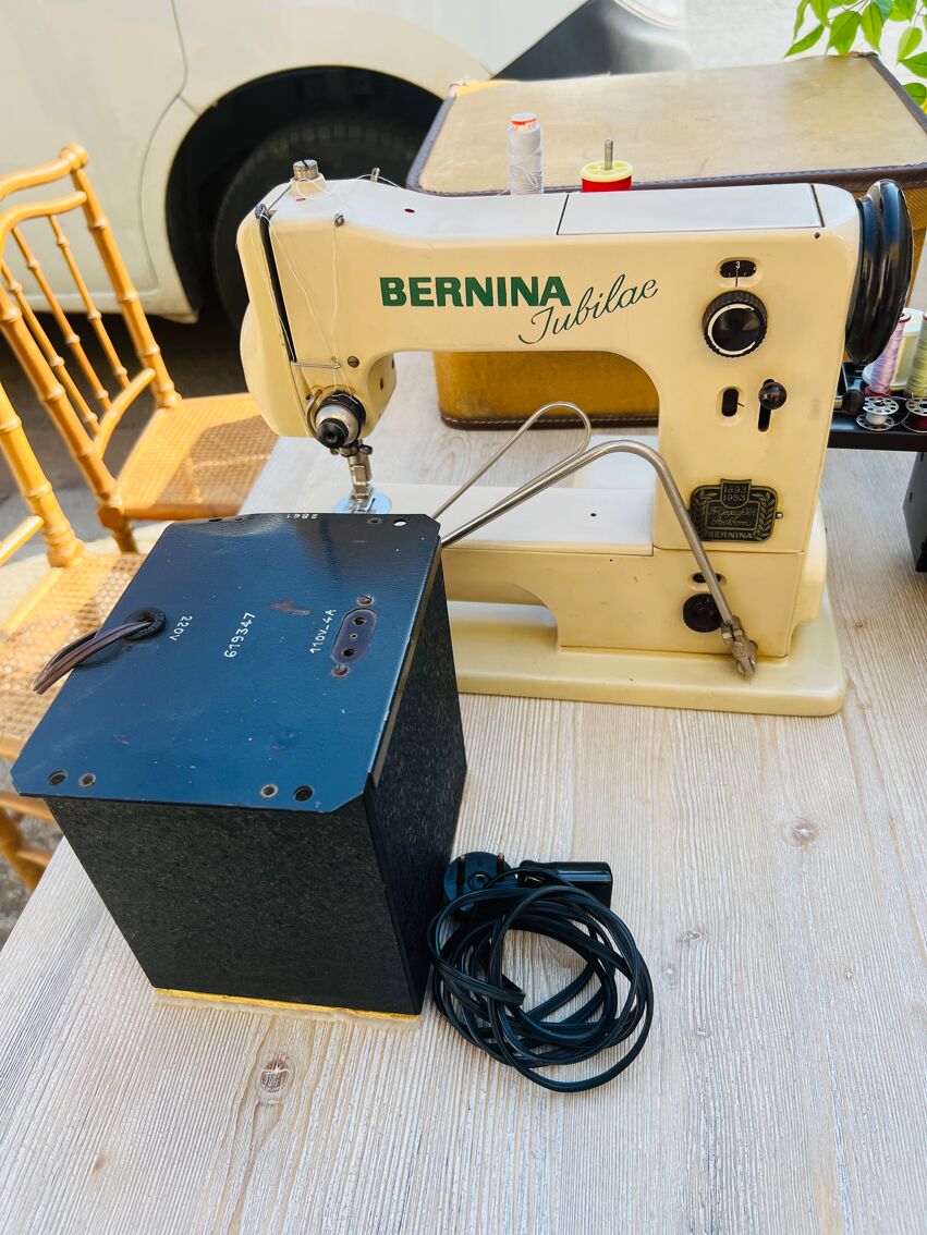 Machine à coudre vintage Bernina Jubilae avec accessoires | Selency