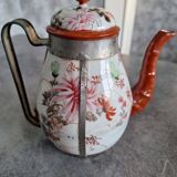 Porcelain teapot signed Tashiro