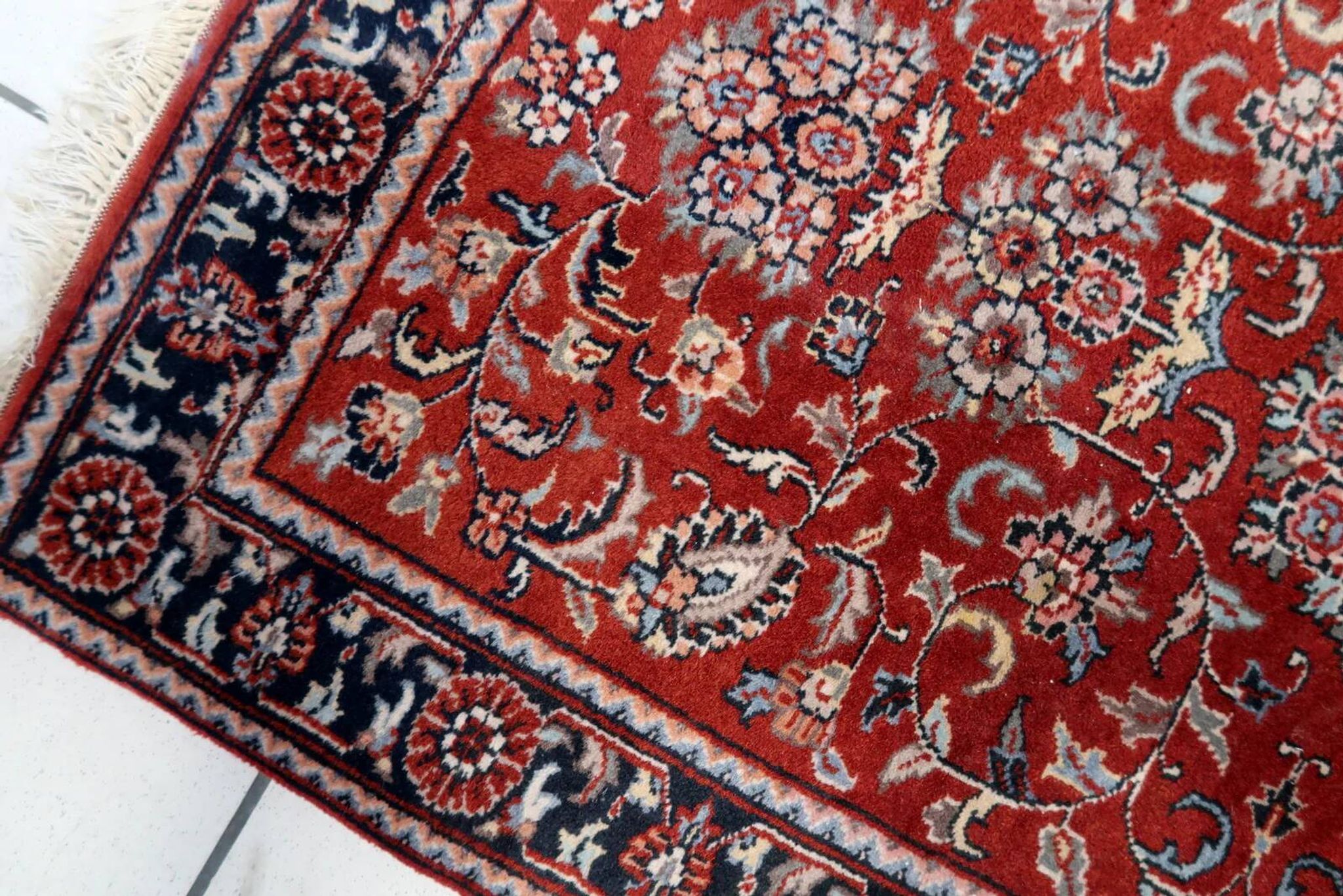 Handmade vintage Persian Sarouk rug 76cm x 122cm, 1970s