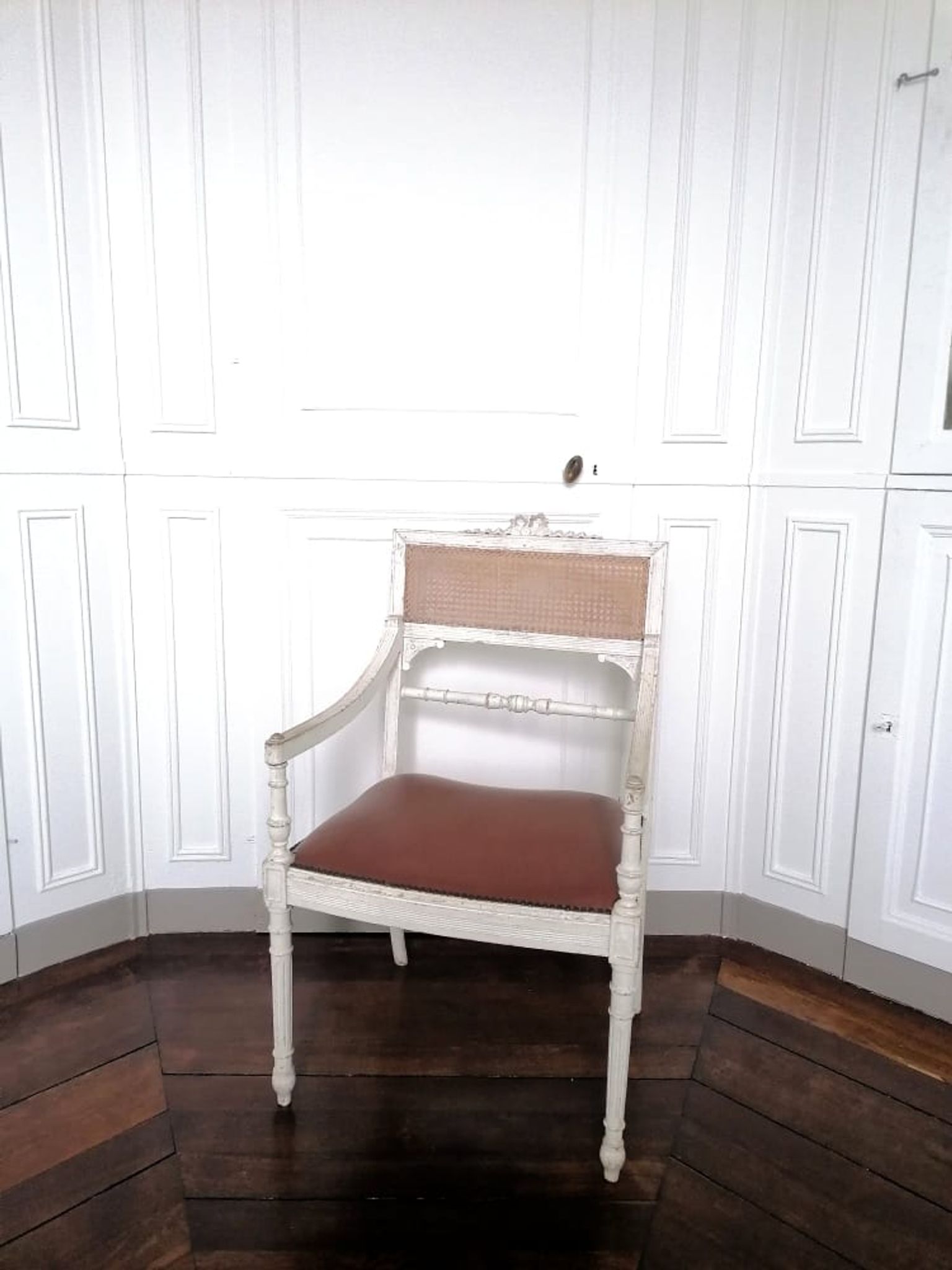 Fauteuil canné de style Louis XV bois laqué