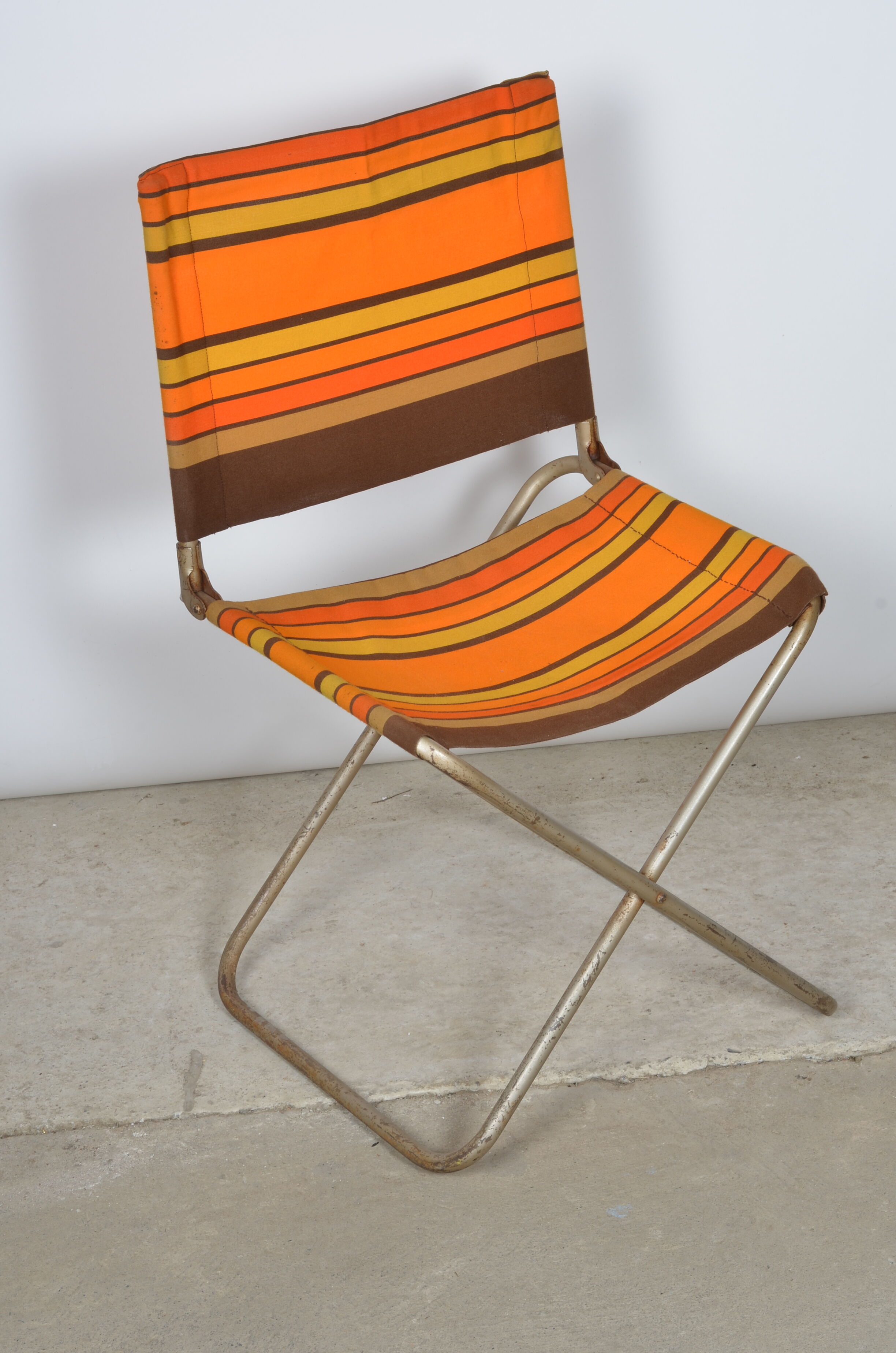 Folding camping chair