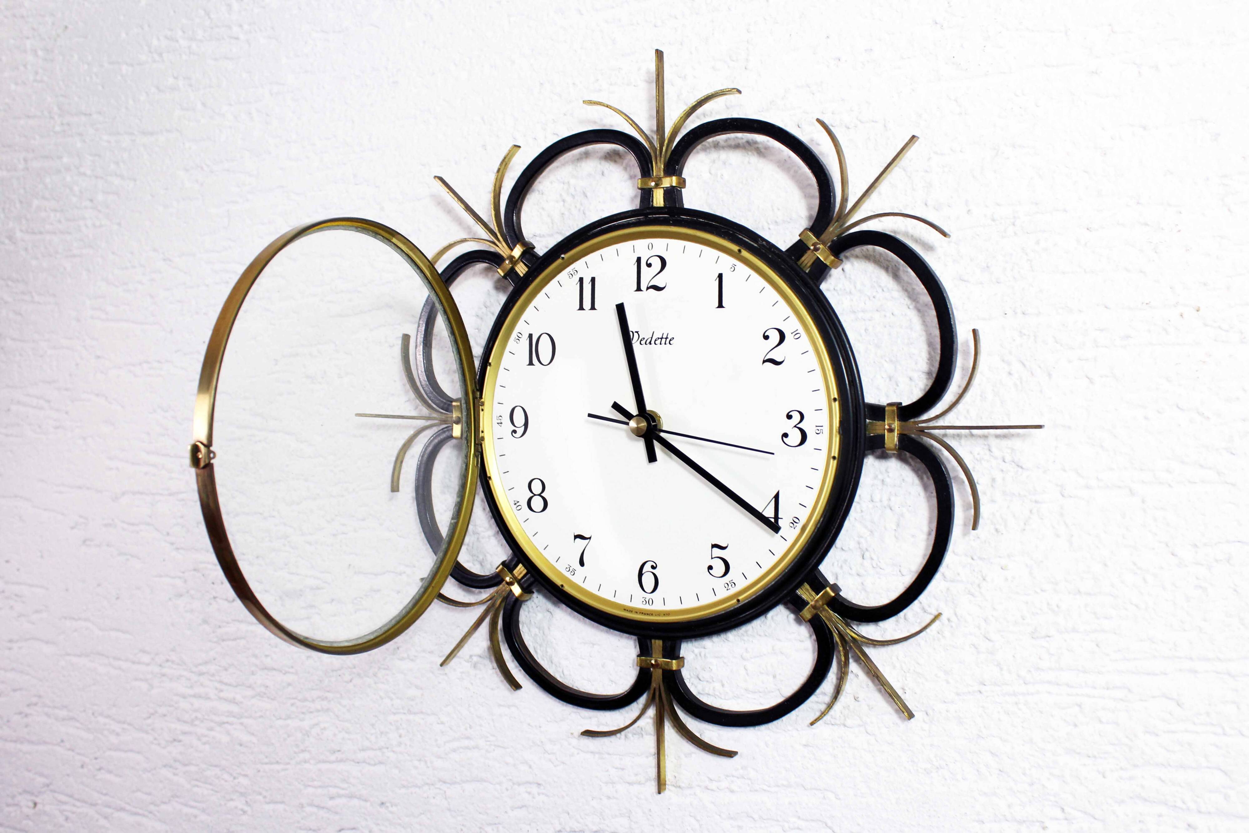 Vintage Featured Clock