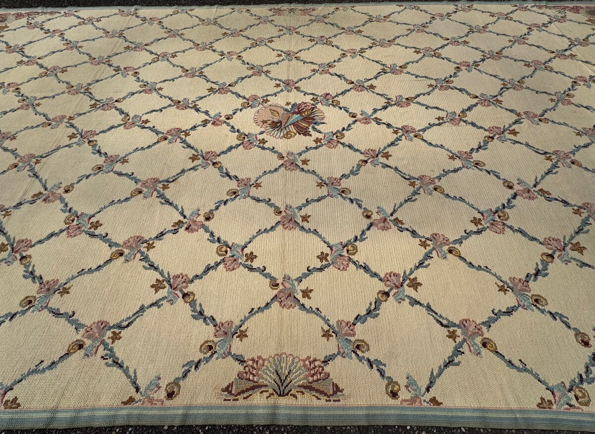 Rug with small dots 500x280 cm