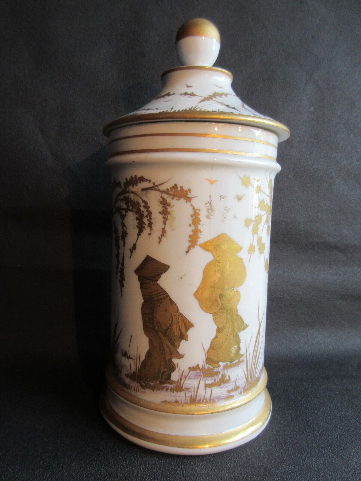 Pharmacy pot, Paris porcelain Asian decoration with fine gold: Napoleon III