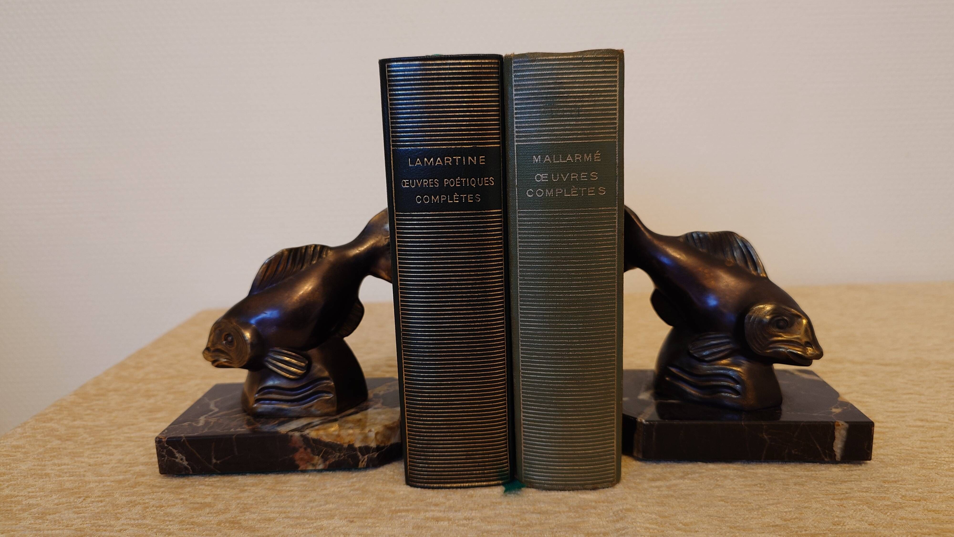 Art Deco pair of bookends with stylised fish in patinated metal and marble.
