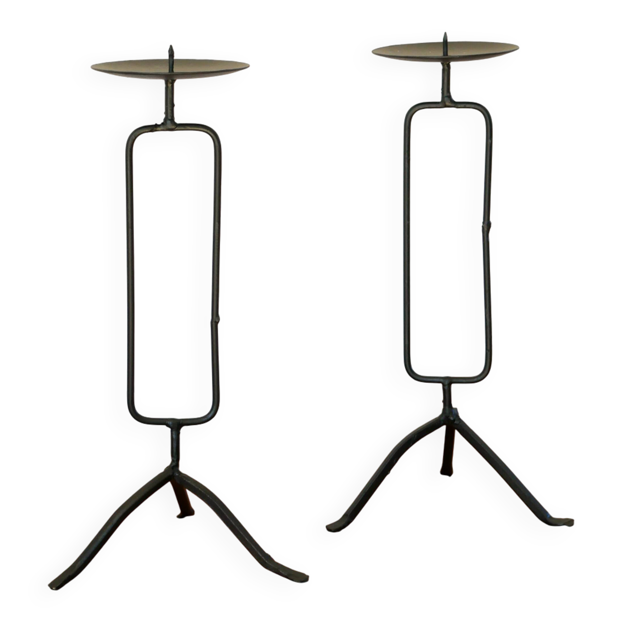 Pair of black iron tripod candlesticks, Brutalist, 1970 - 30 cm