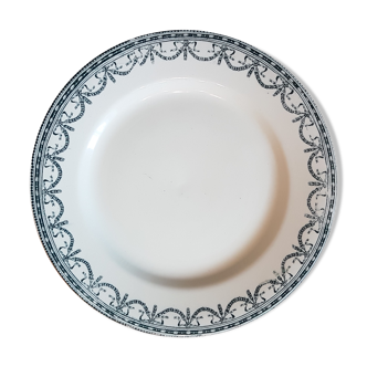 Assiette en faïence ancienne