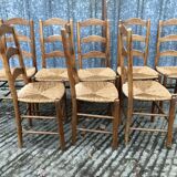 8 Chaises  anciennes vendéennes paillées en cerisier massif.