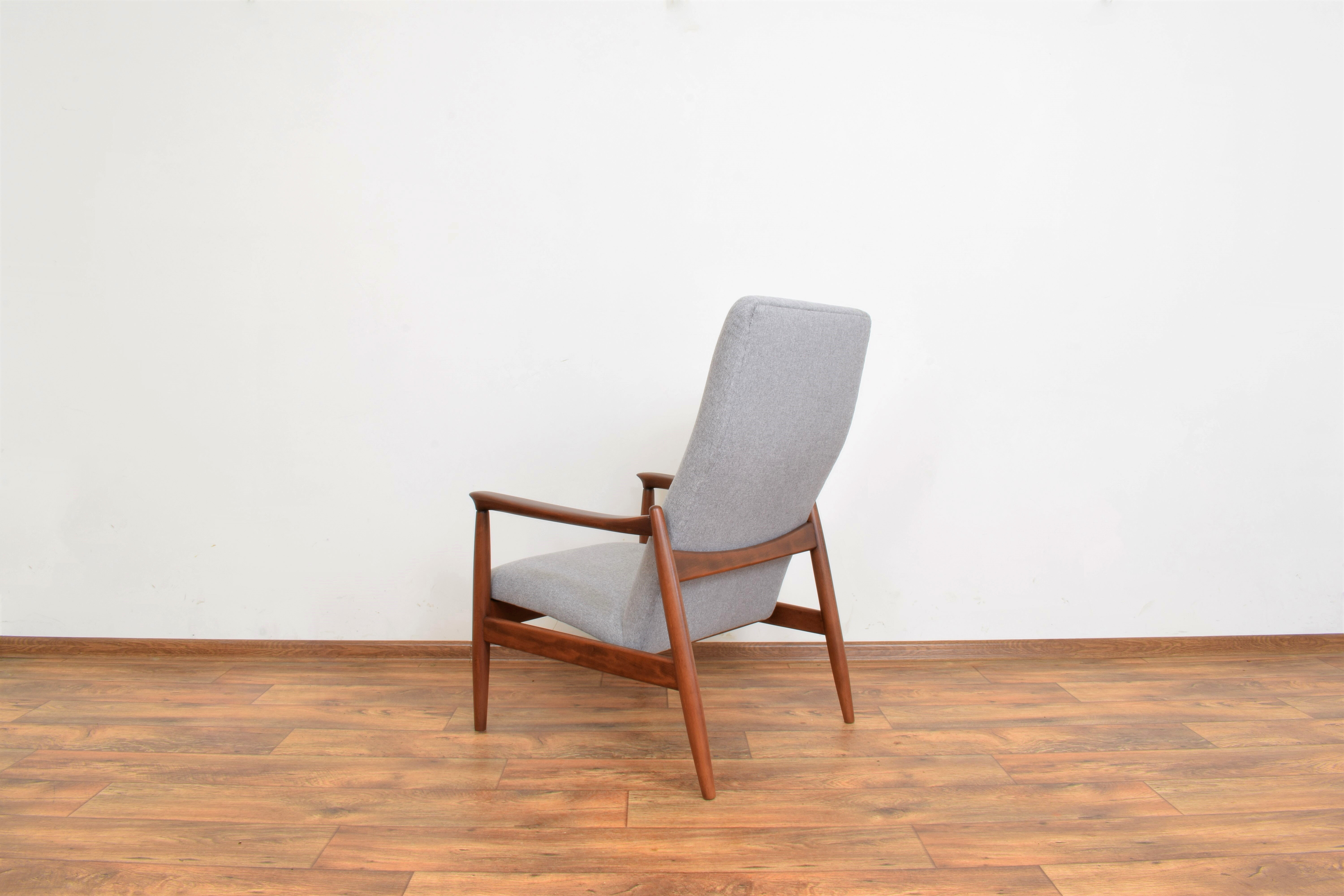 Polish Lounge Chairs by Edmund Homa, Set of 2