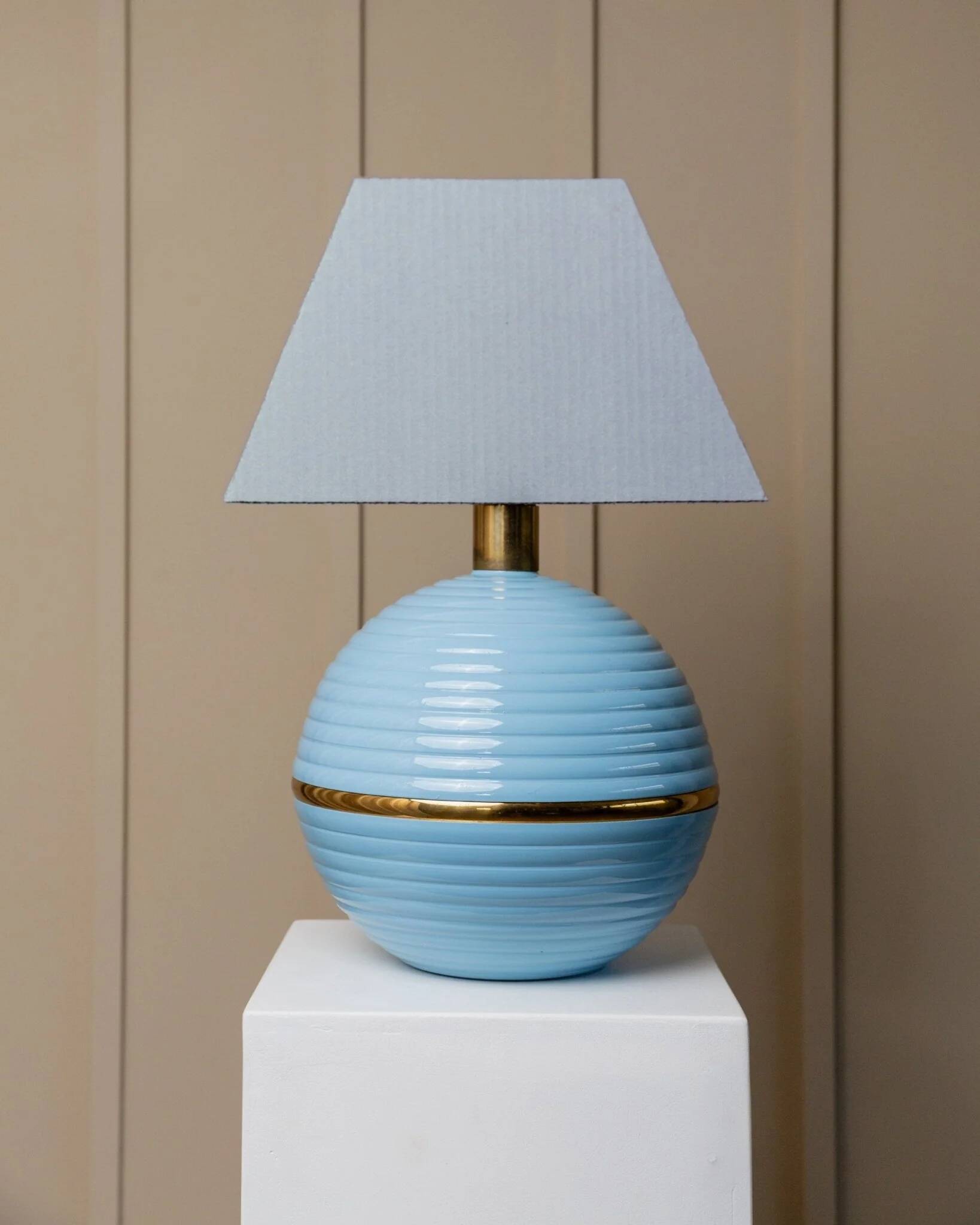XXL light blue ceramic table lamp with gold band, Italy 1980s, Hollywood Regency
