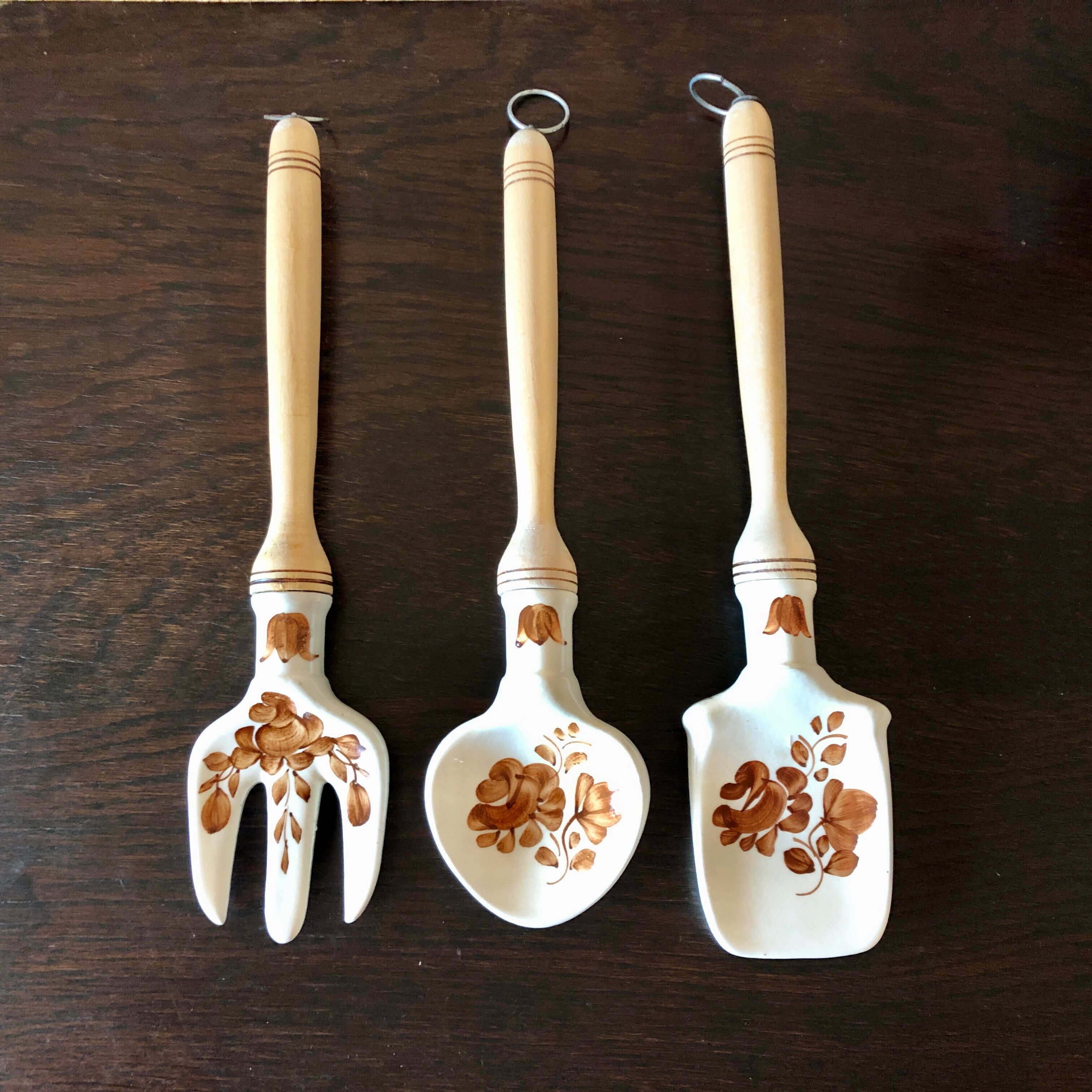 Lot de 3 ustensiles de cuisine artisanal décoratif faïence de Wloclawek Pologne