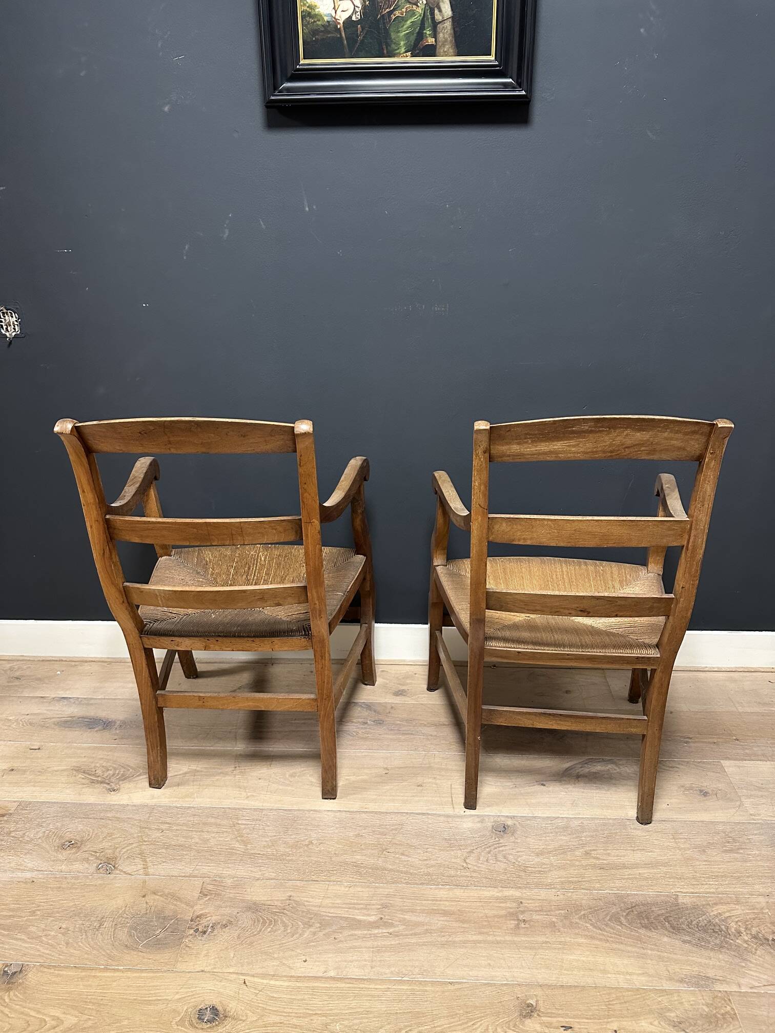 Ensemble de fauteuils provençaux antiques en bon état