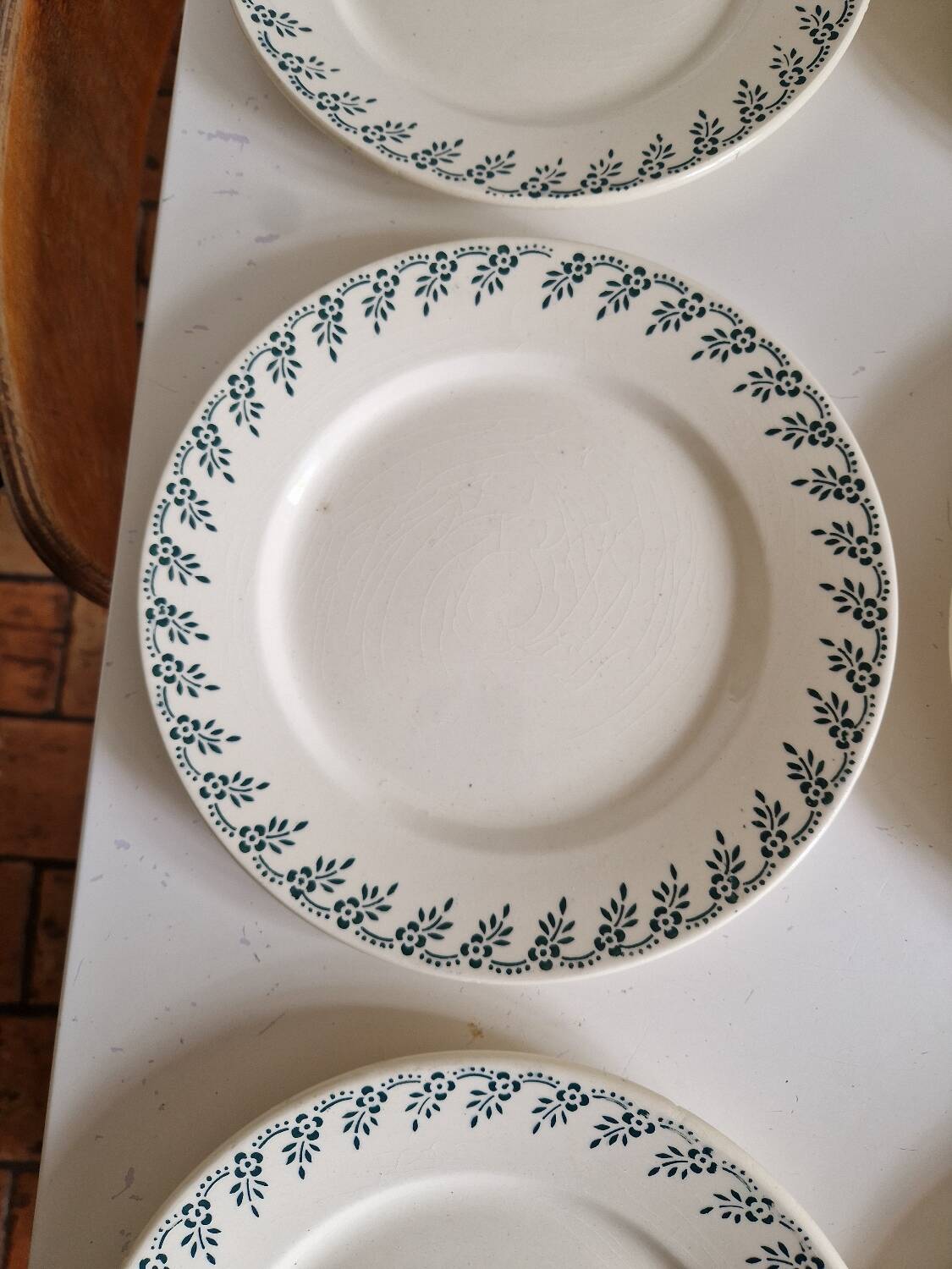 12 assiettes plates Choisy le Roi en terre de fer modèle 1212
